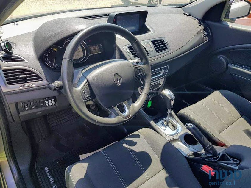 2014' Renault Megane photo #3