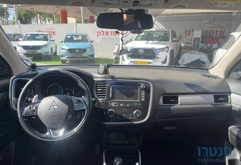 2017' Mitsubishi Outlander מיצובישי אאוטלנדר photo #6