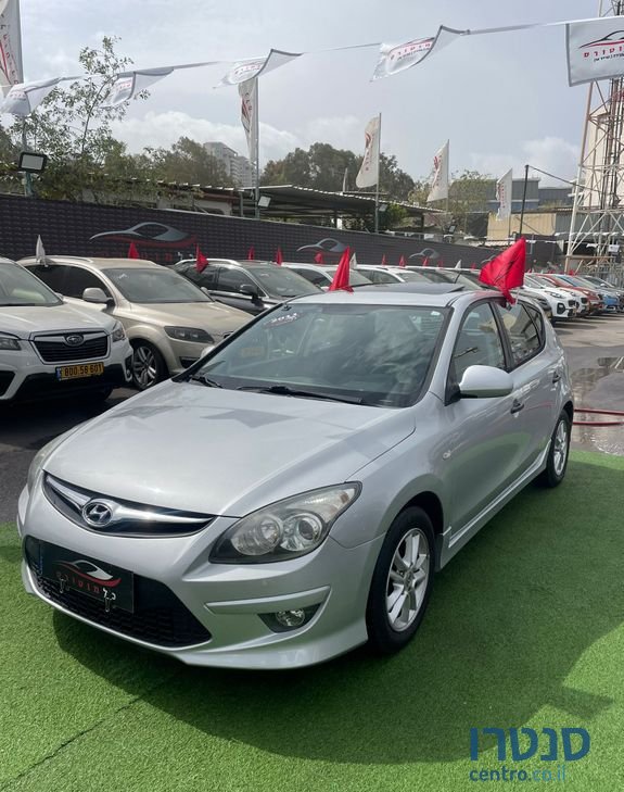 2011' Hyundai i30 יונדאי photo #2