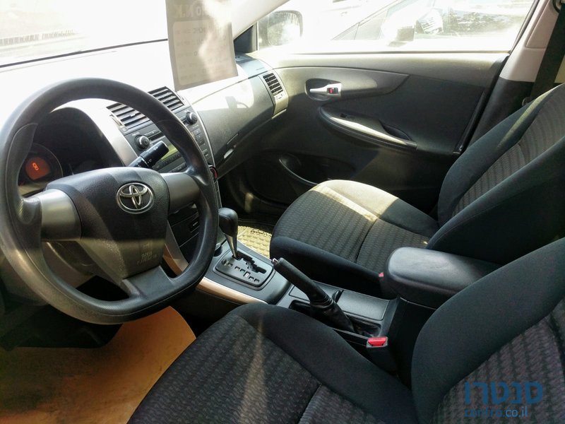 2011' Toyota Corolla photo #4