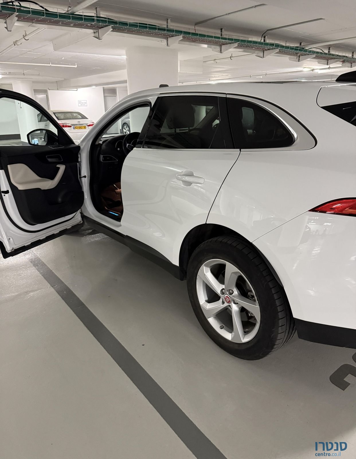 2020' Jaguar F-Pace יגואר photo #4
