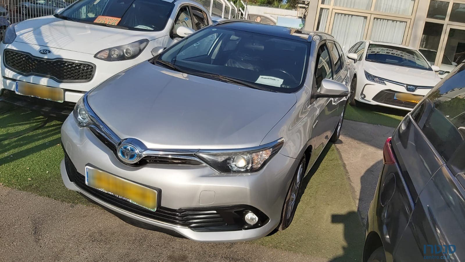 2014' Toyota Auris photo #1