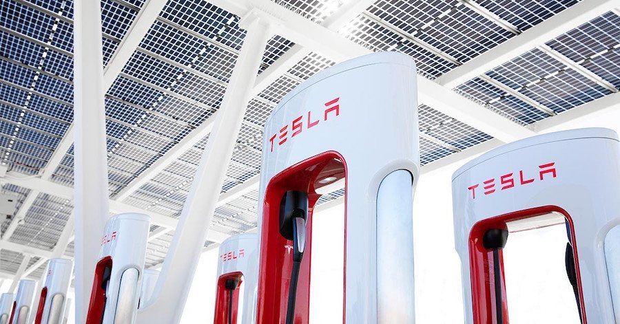 Tesla резко снизила цены на зарядку электромобилей на точках скоростной зарядки