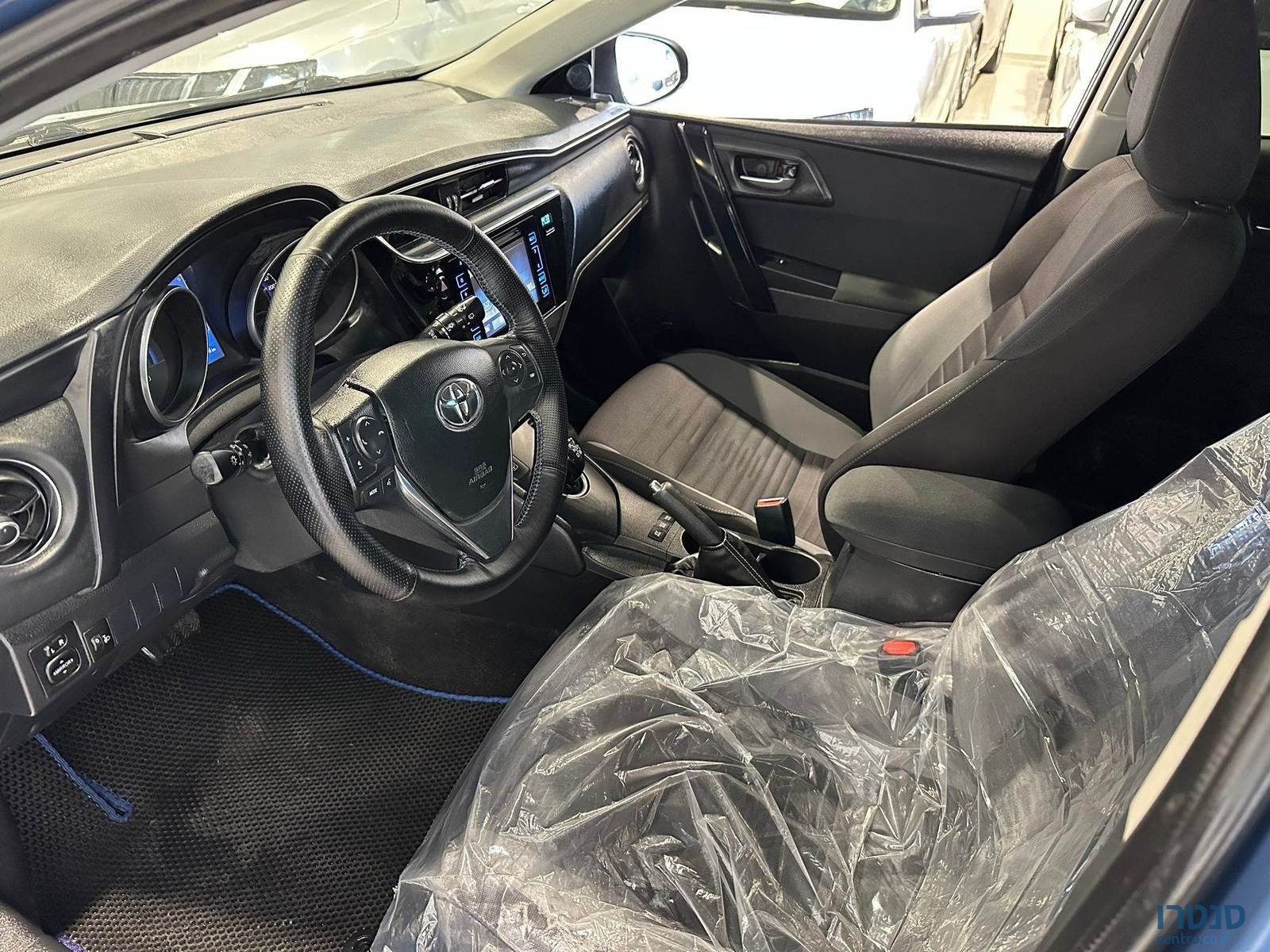 2016' Toyota Auris photo #5