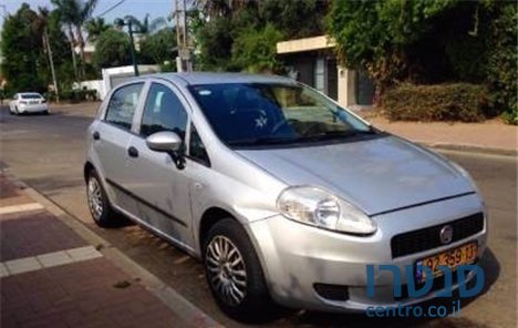 2012' Fiat Grande Punto photo #2