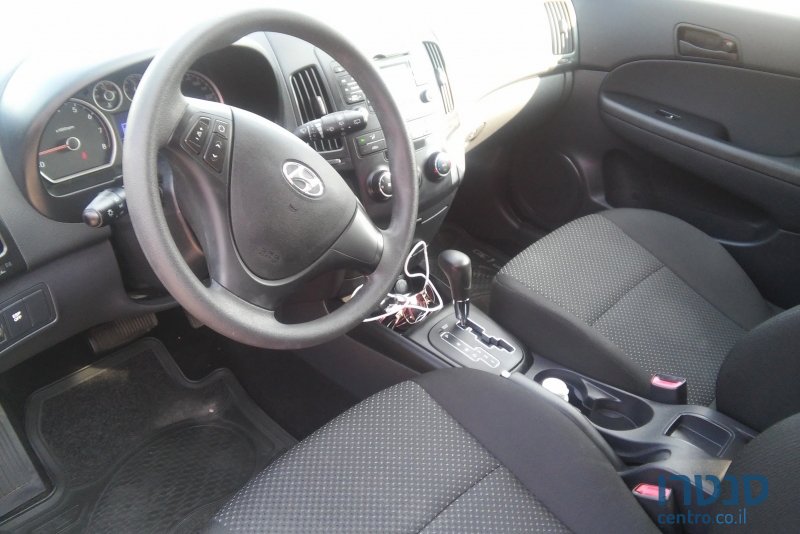 2011' Hyundai i30 photo #3