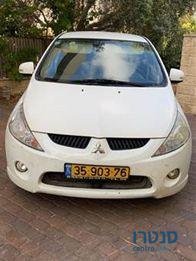 2011' Mitsubishi Grandis מיצובישי גרנדיס photo #3