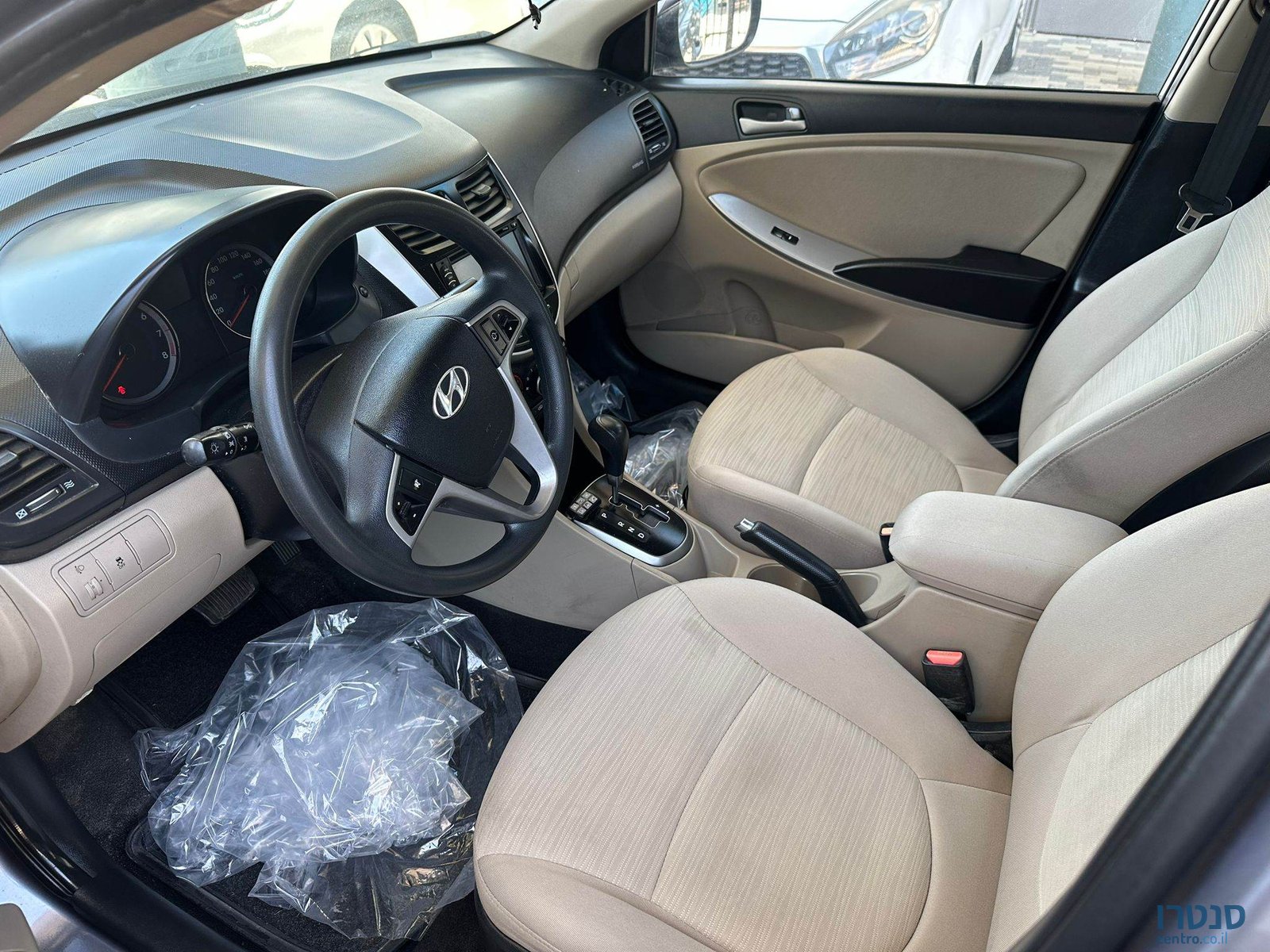 2016' Hyundai i25 photo #5