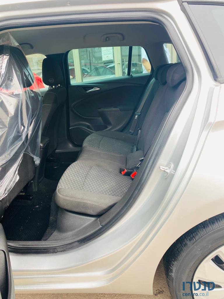 2017' Opel Astra photo #4