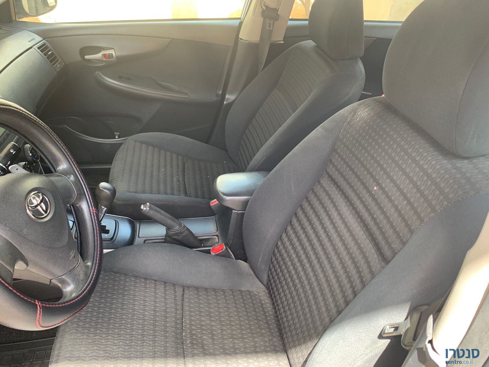 2008' Toyota Corolla photo #5