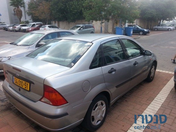 2004' Ford Focus photo #2