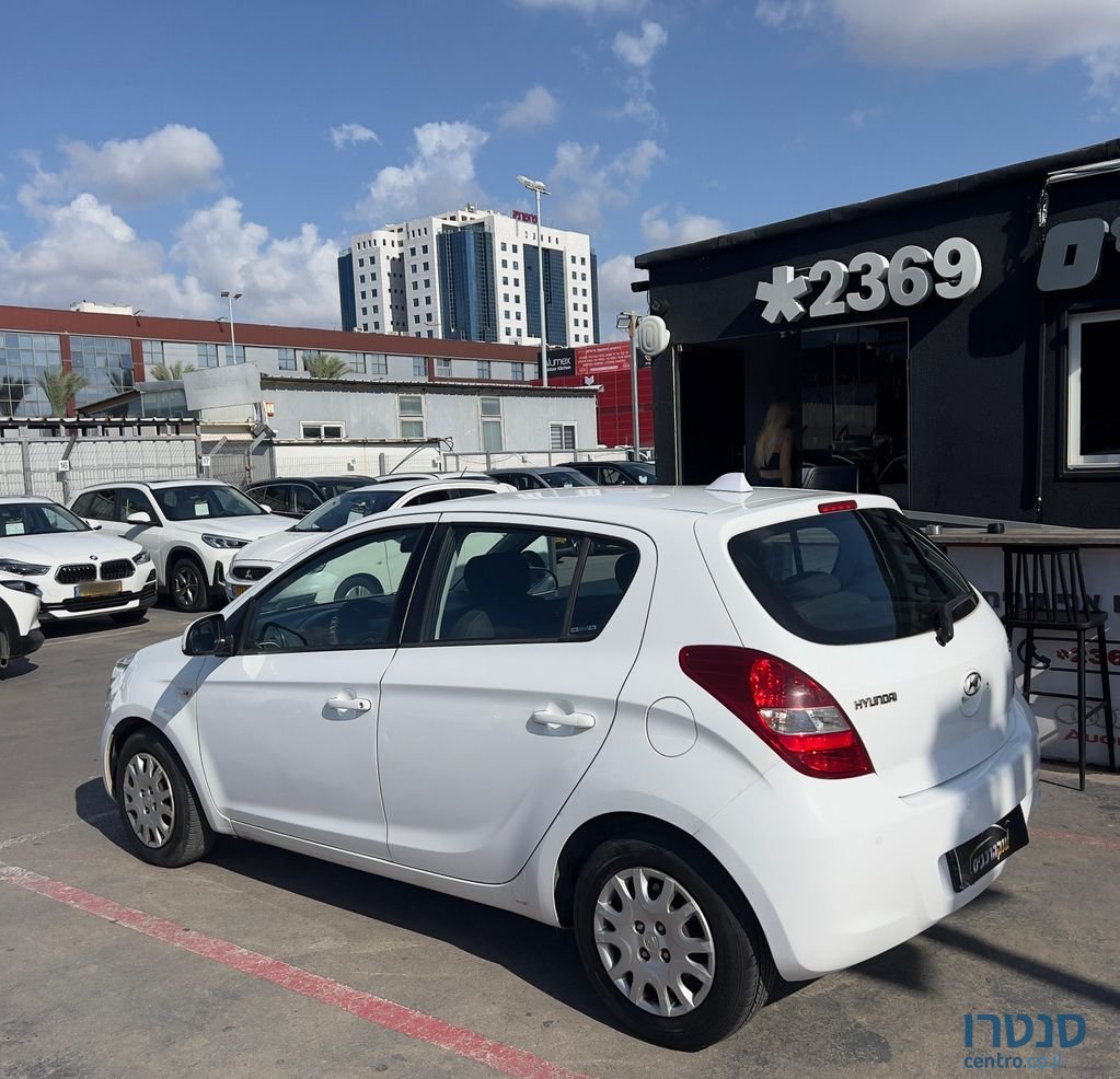 2012' Hyundai i20 יונדאי photo #5