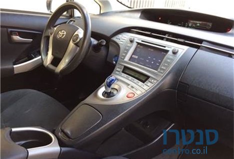 2012' Toyota Prius photo #4