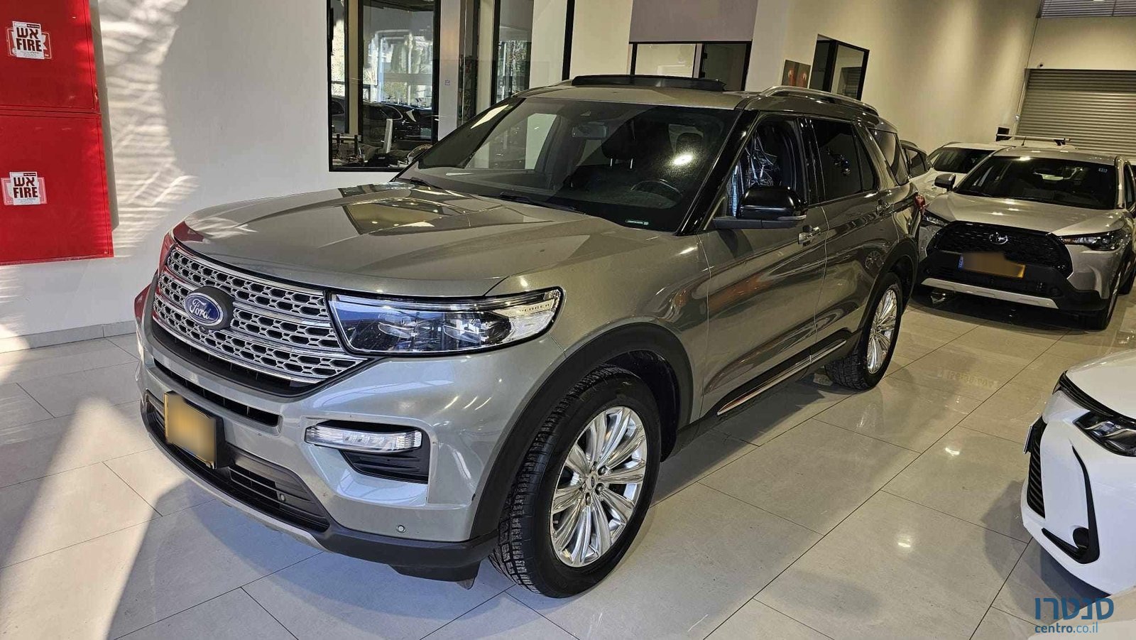 2020' Ford Explorer photo #1