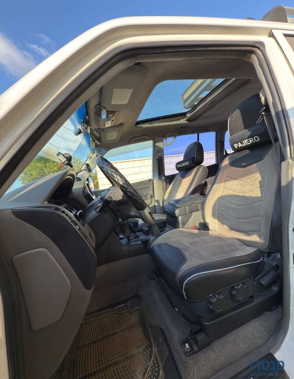 2002' Mitsubishi Pajero מיצובישי פאג`רו photo #3
