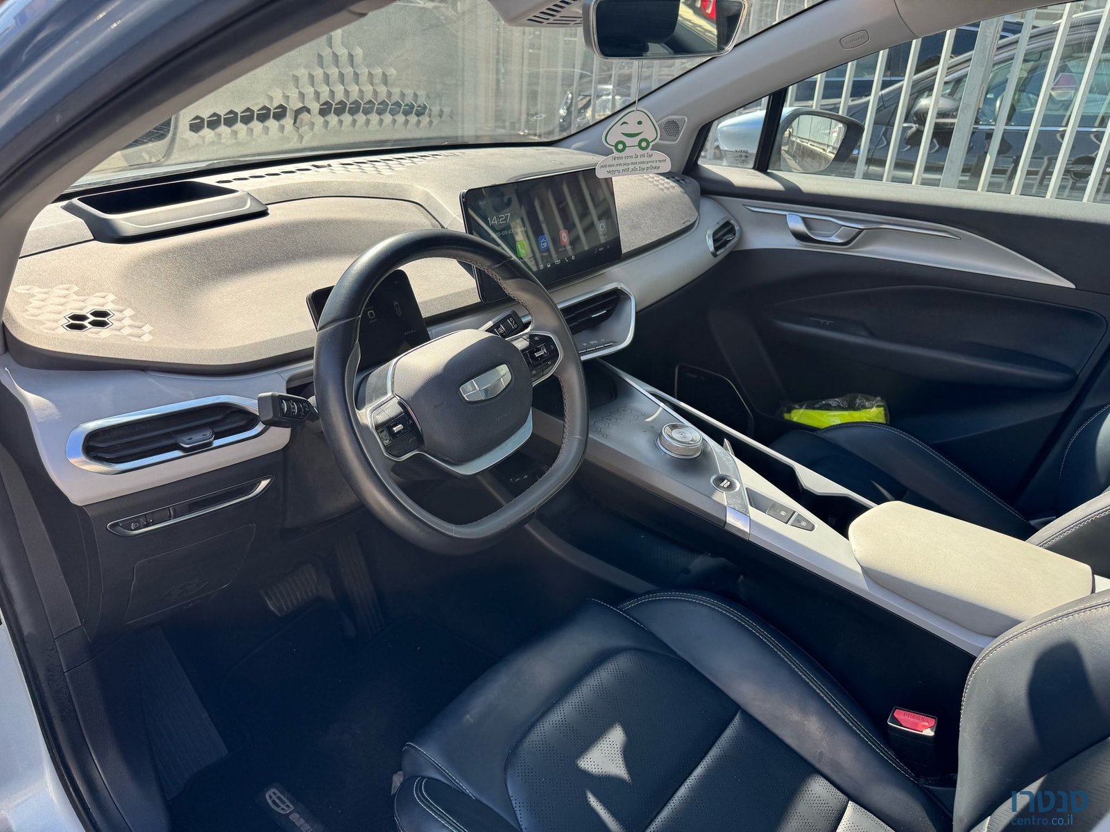 2022' Geely GEOMETRY C photo #2