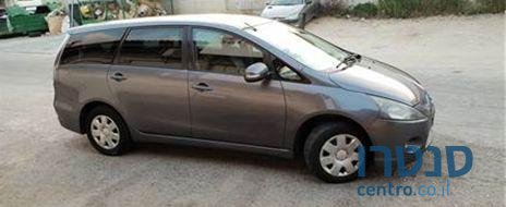 2010' Mitsubishi Grandis מיצובישי גרנדיס photo #3