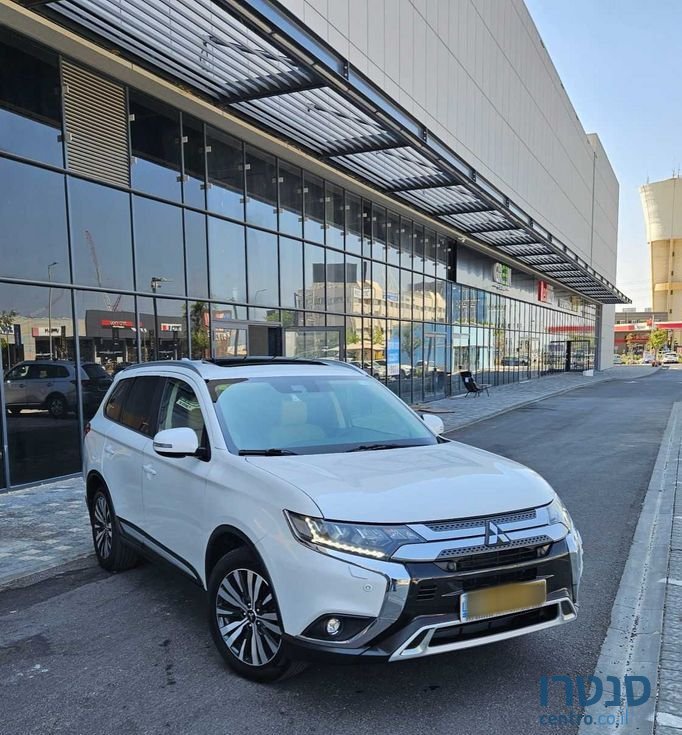 2020' Mitsubishi Outlander מיצובישי אאוטלנדר photo #2