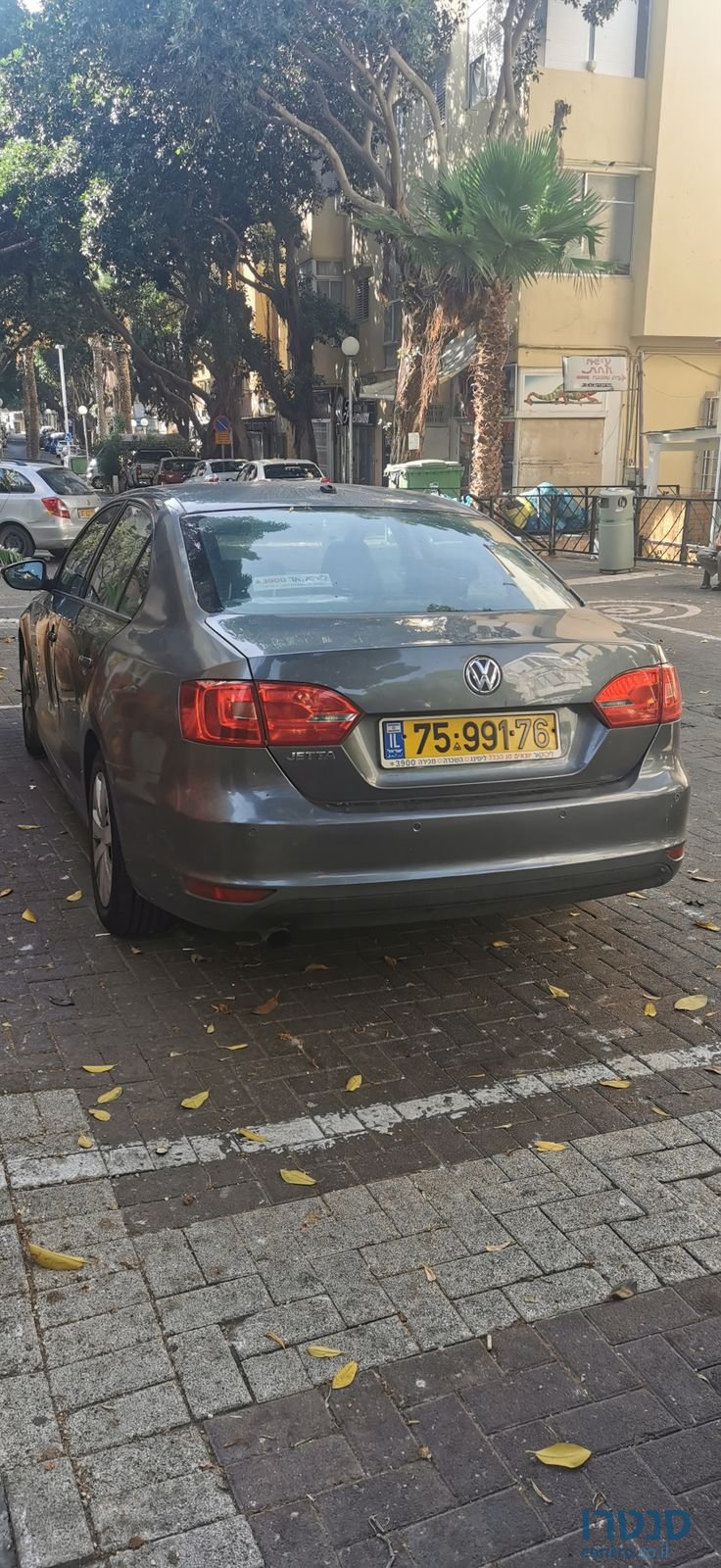 2012' Volkswagen Jetta photo #2