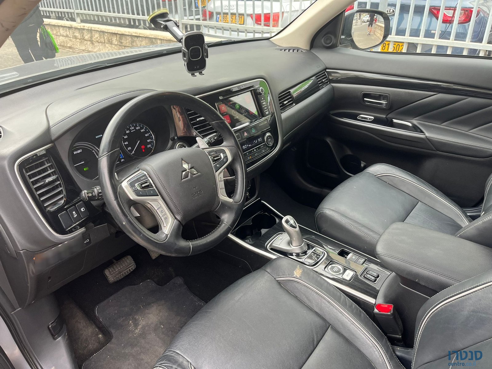 2017' Mitsubishi Outlander photo #2