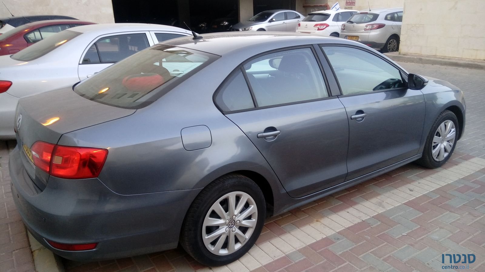 2014' Volkswagen Jetta photo #2