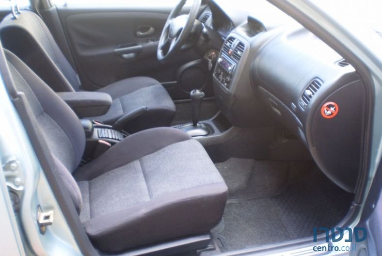 2003' Mitsubishi Carisma photo #3