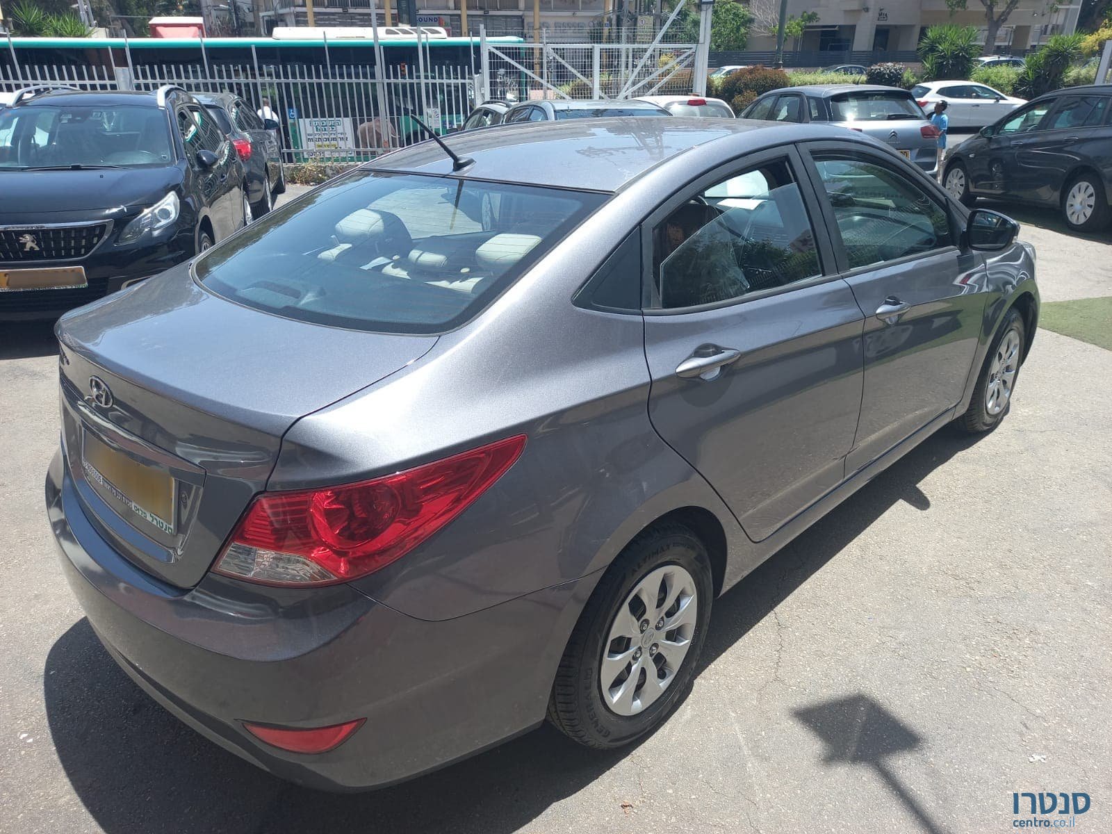 2017' Hyundai i25 photo #2