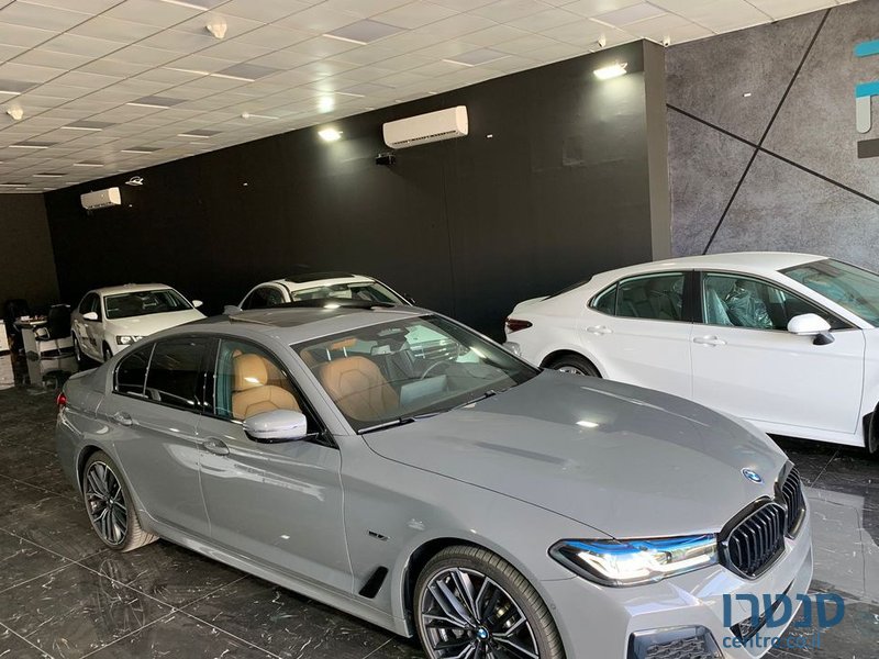 2022' BMW 5 Series ב.מ.וו סדרה 5 photo #2