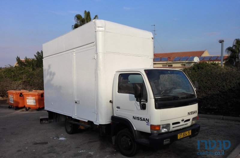 2000' Nissan photo #1