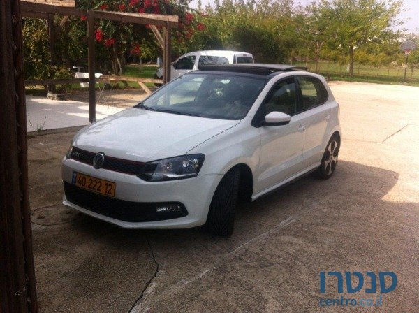 2013' Volkswagen Polo photo #1