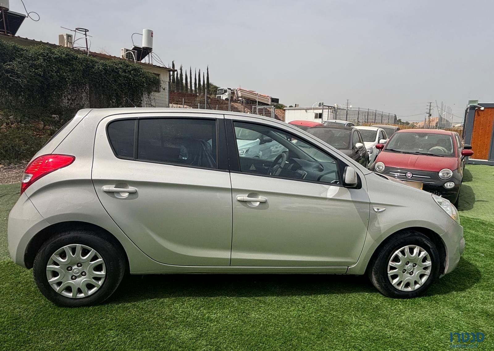 2011' Hyundai i20 יונדאי photo #3