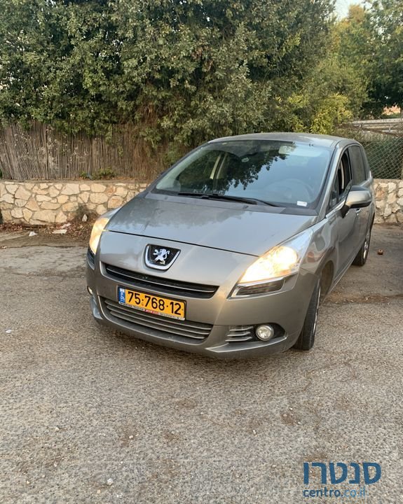 2013' Peugeot 5008 פיג'ו photo #1