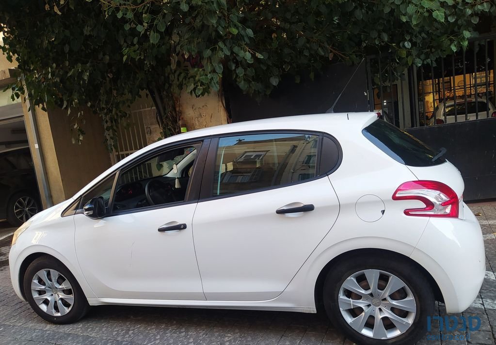 2015' Peugeot 208 פיג'ו photo #5