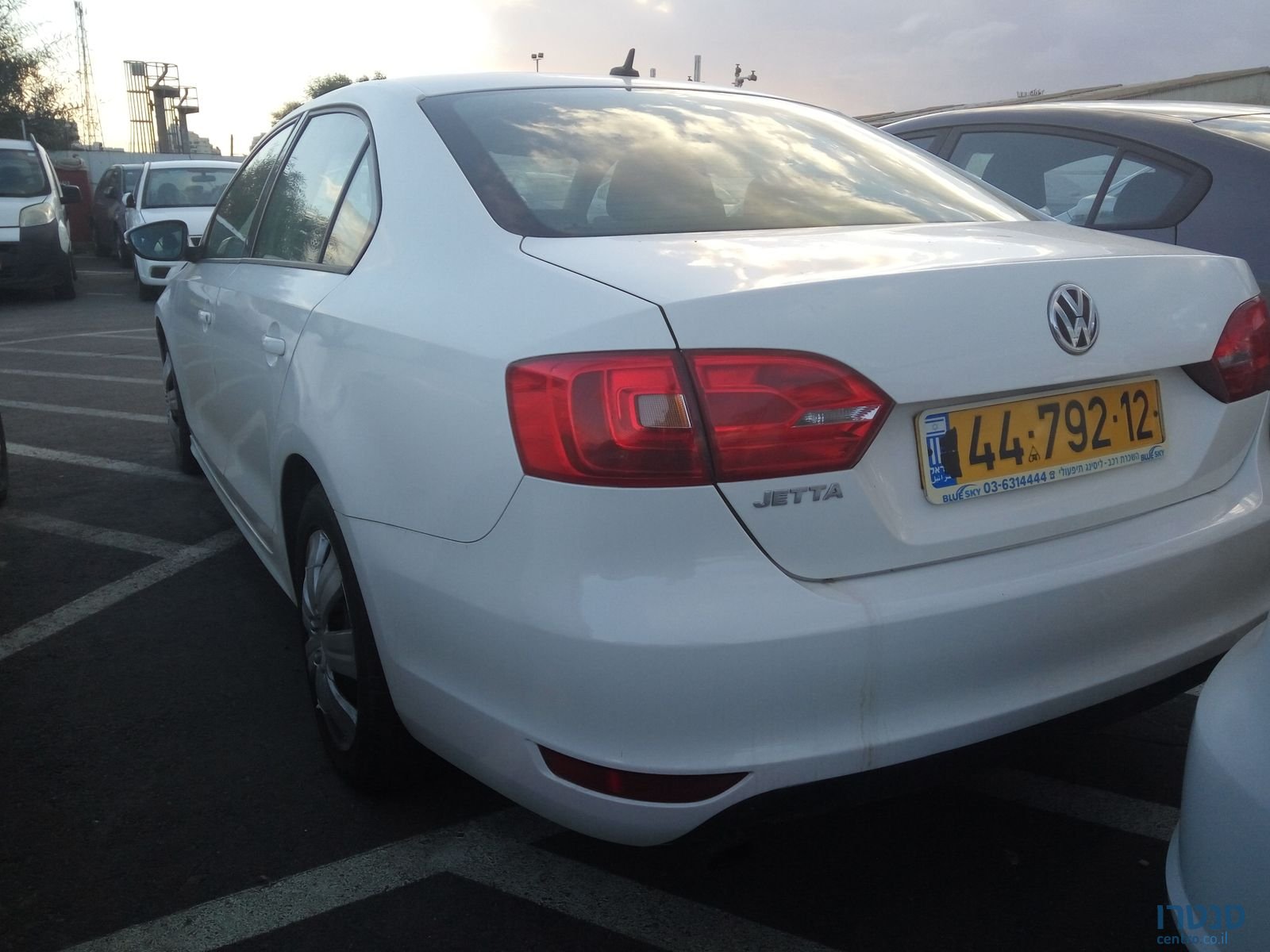 2013' Volkswagen Jetta TRENDLINE photo #1