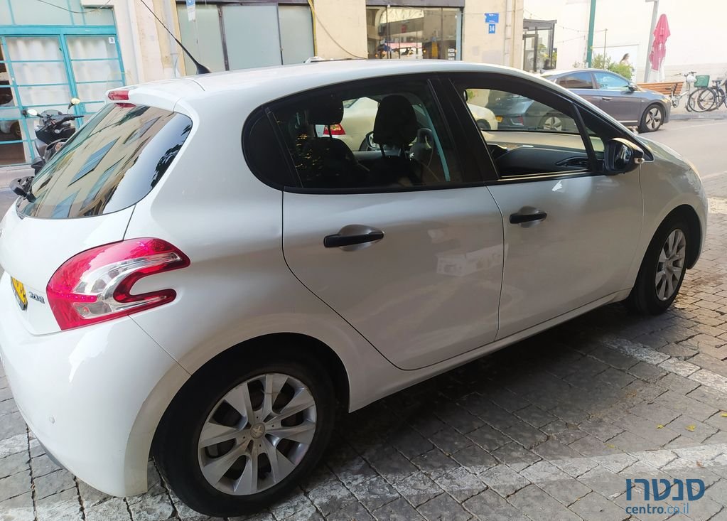 2015' Peugeot 208 פיג'ו photo #4