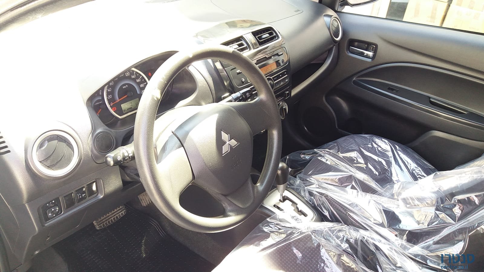 2013' Mitsubishi Space Star photo #3