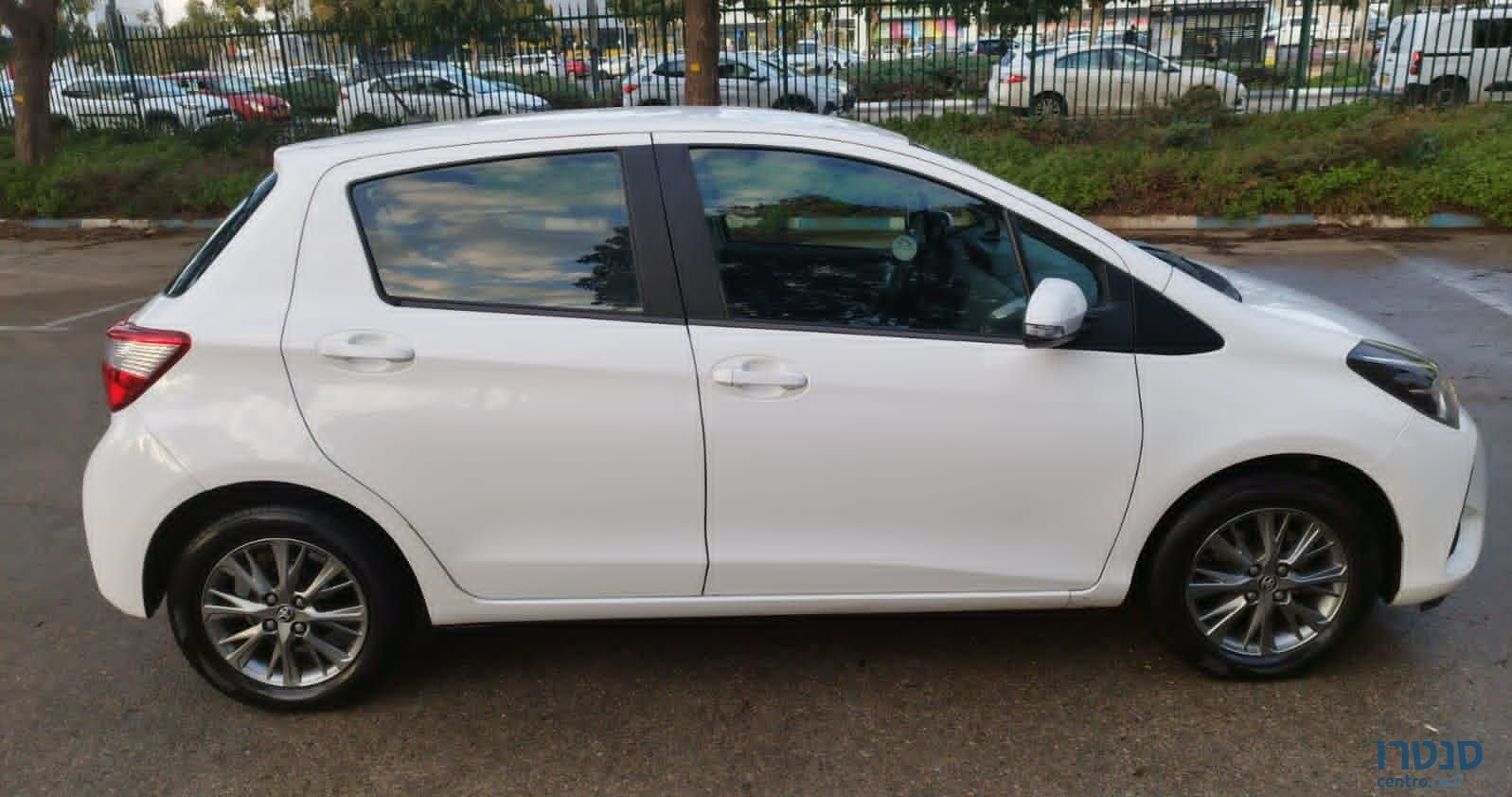 2020' Toyota Yaris טויוטה יאריס photo #3