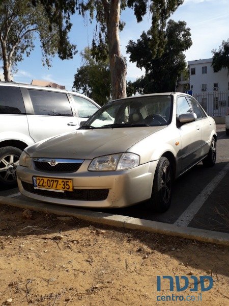 2001' Mazda 323 photo #1
