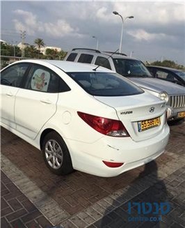 2011' Hyundai i25 photo #3