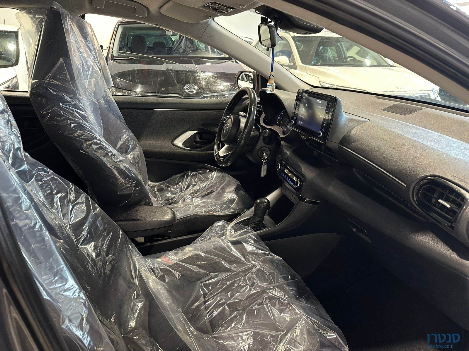 2021' Toyota Yaris photo #5