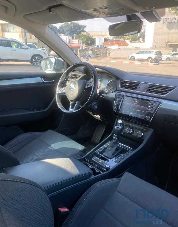 2017' Skoda Superb סקודה סופרב photo #5