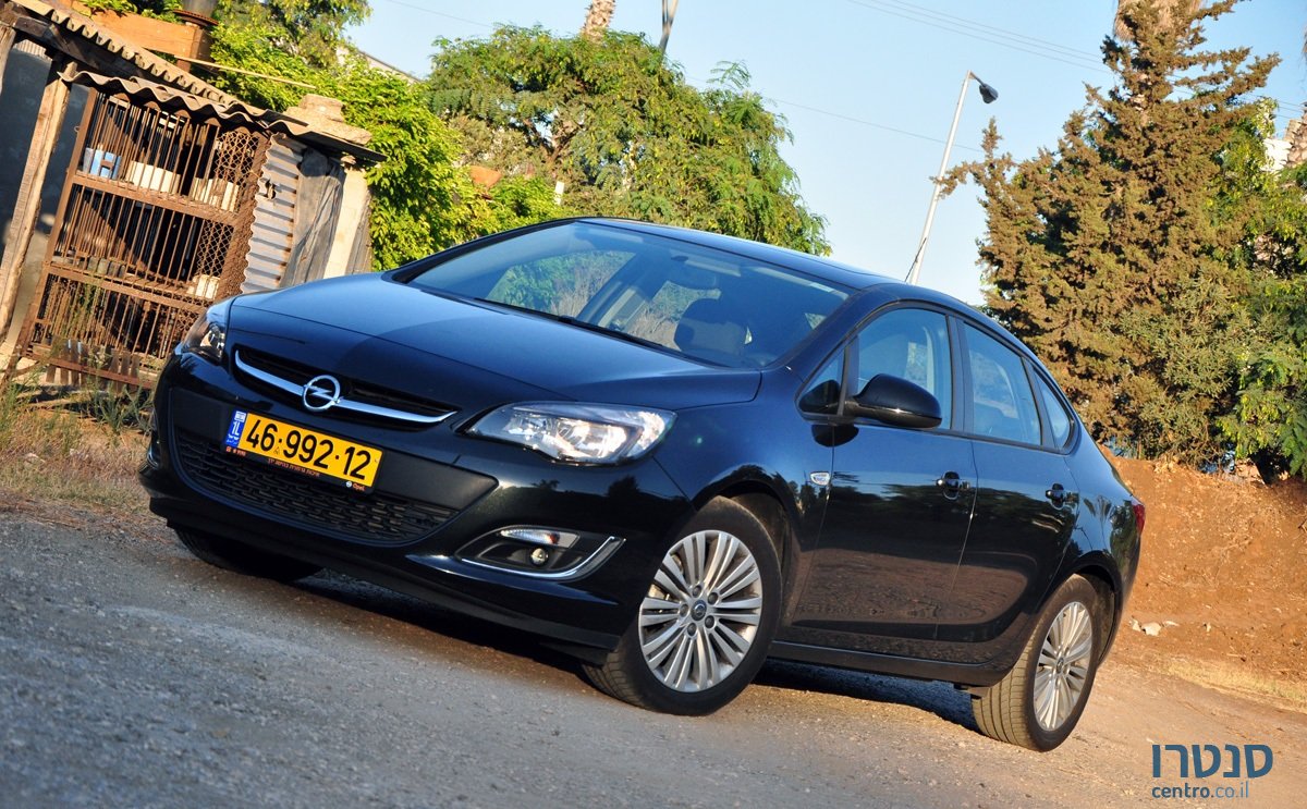 2012' Opel Astra 1.6T automatic Berlina photo #3