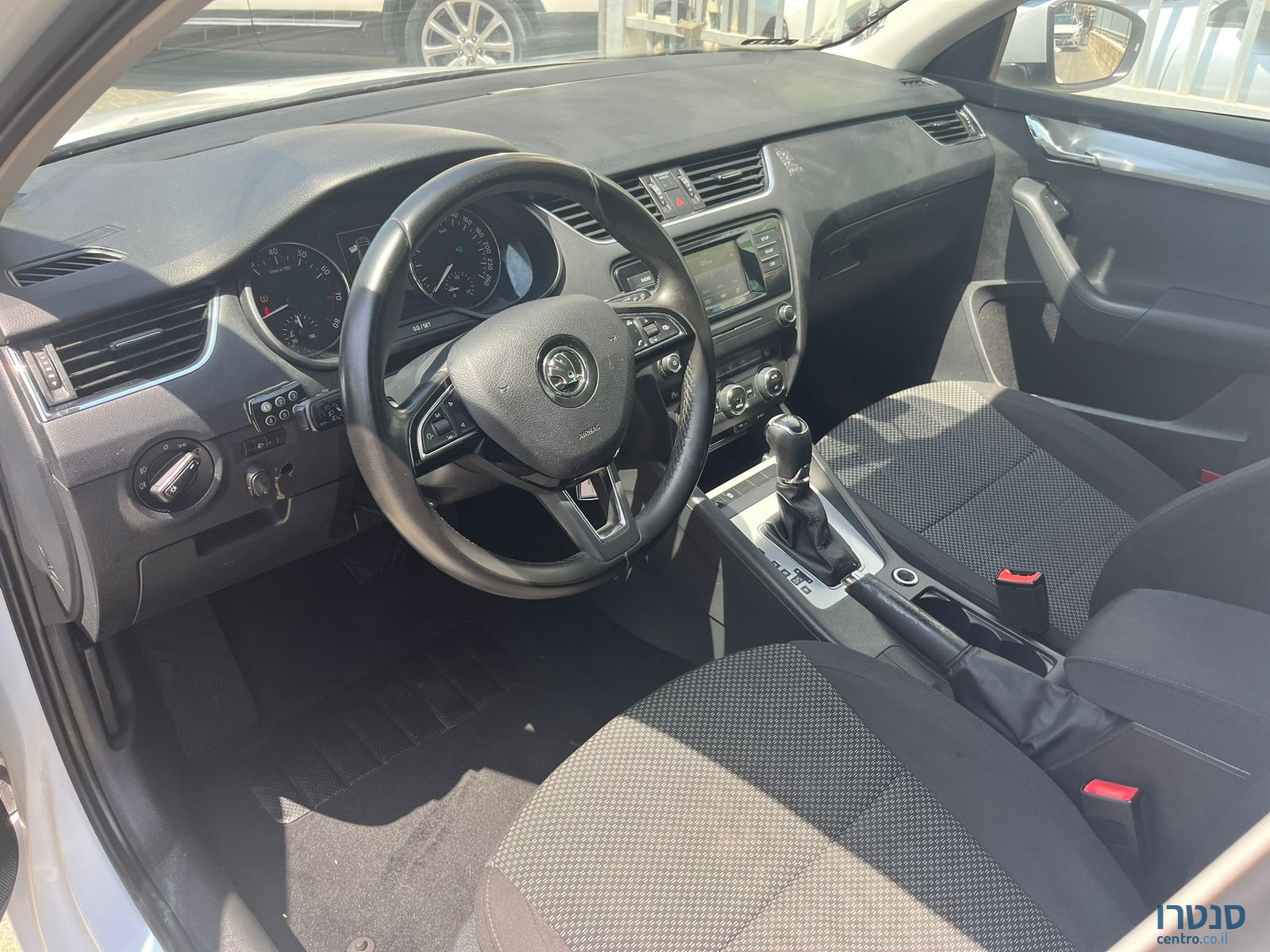 2016' Skoda Octavia photo #4