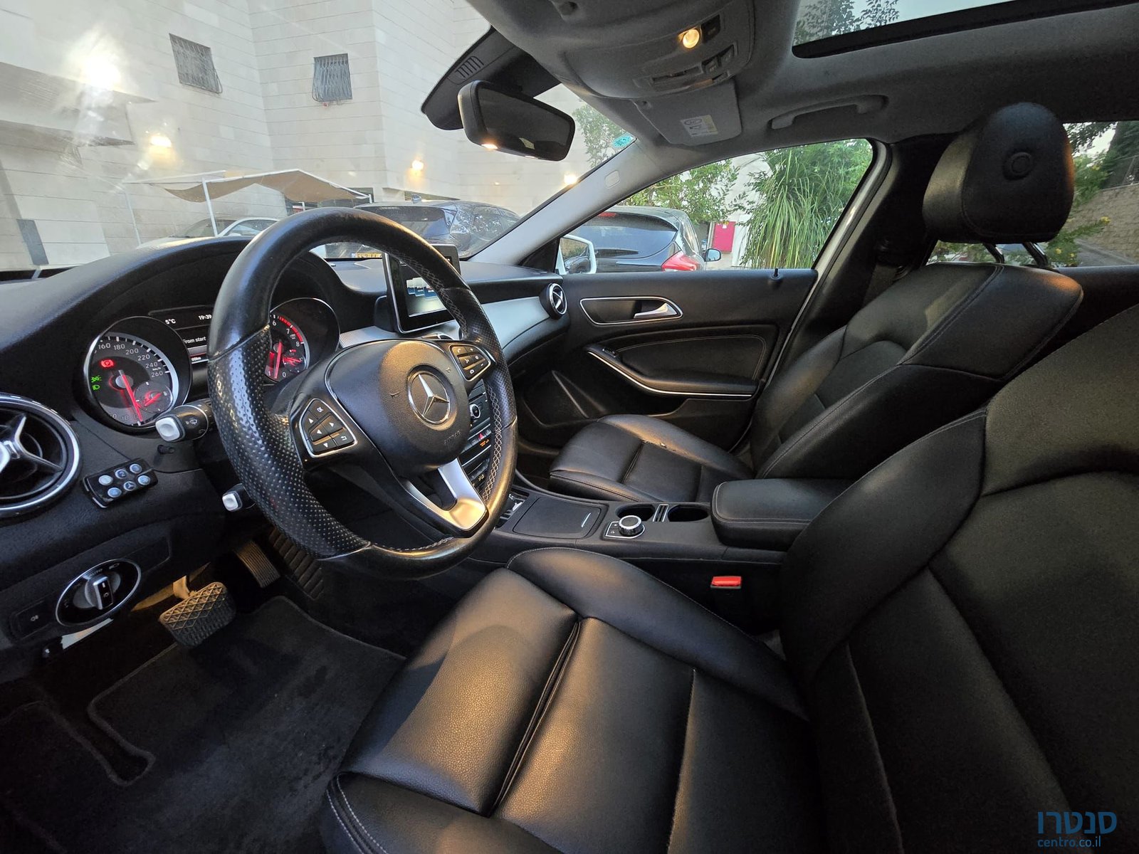 2016' Mercedes-Benz GLA 200 photo #6