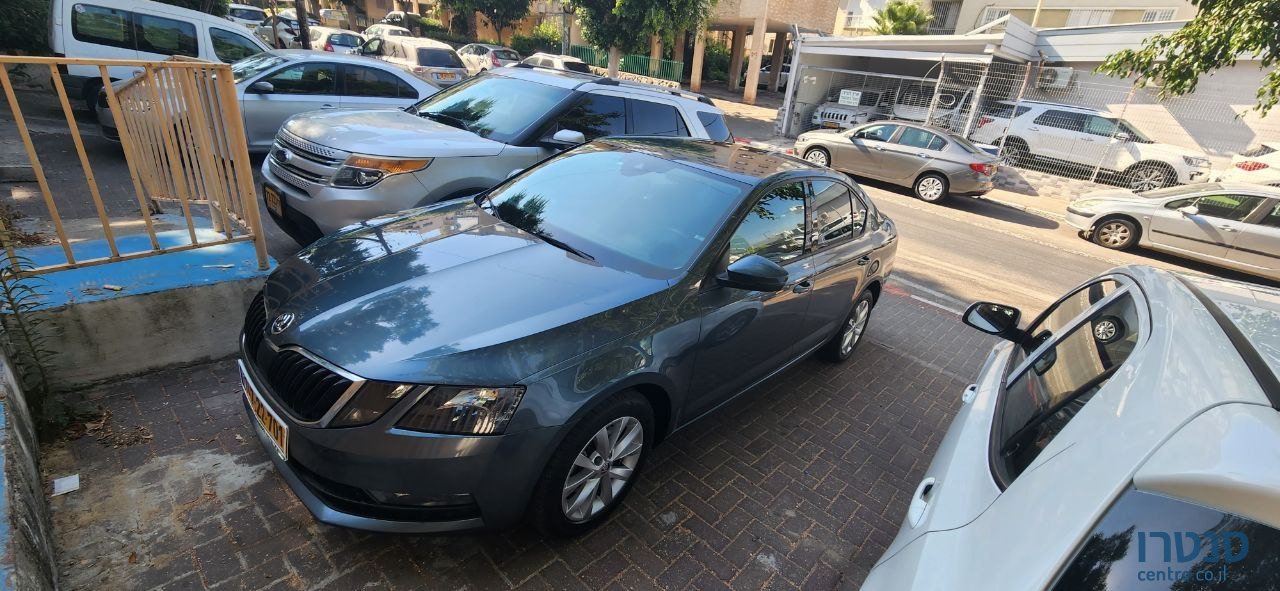 2019' Skoda Octavia Ambition photo #1
