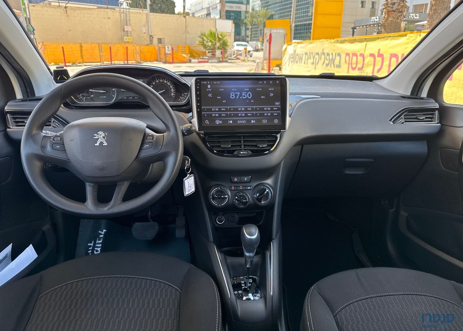 2020' Peugeot 208 פיג'ו photo #1