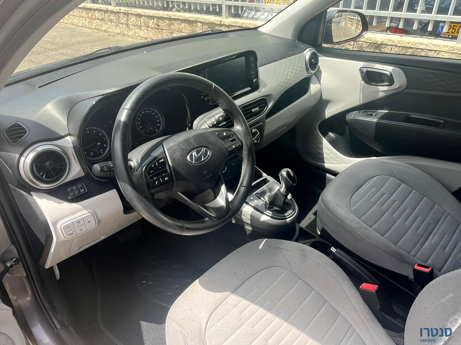 2020' Hyundai i10 photo #2