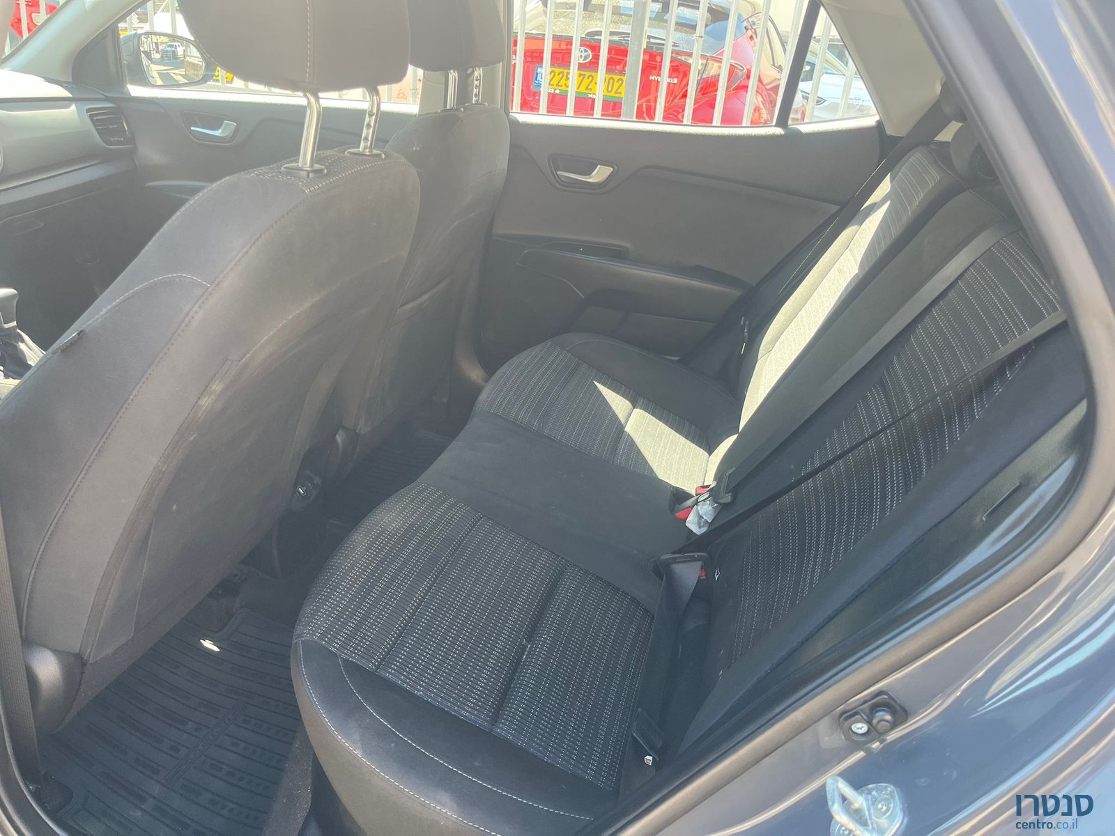 2021' Kia Stonic photo #4