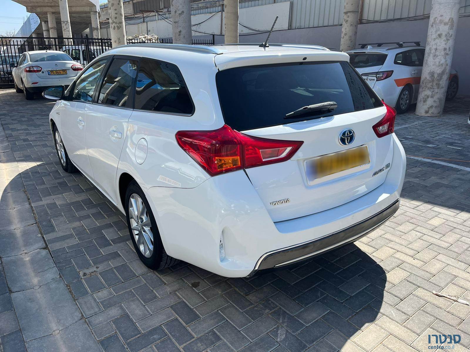 2015' Toyota Auris photo #3