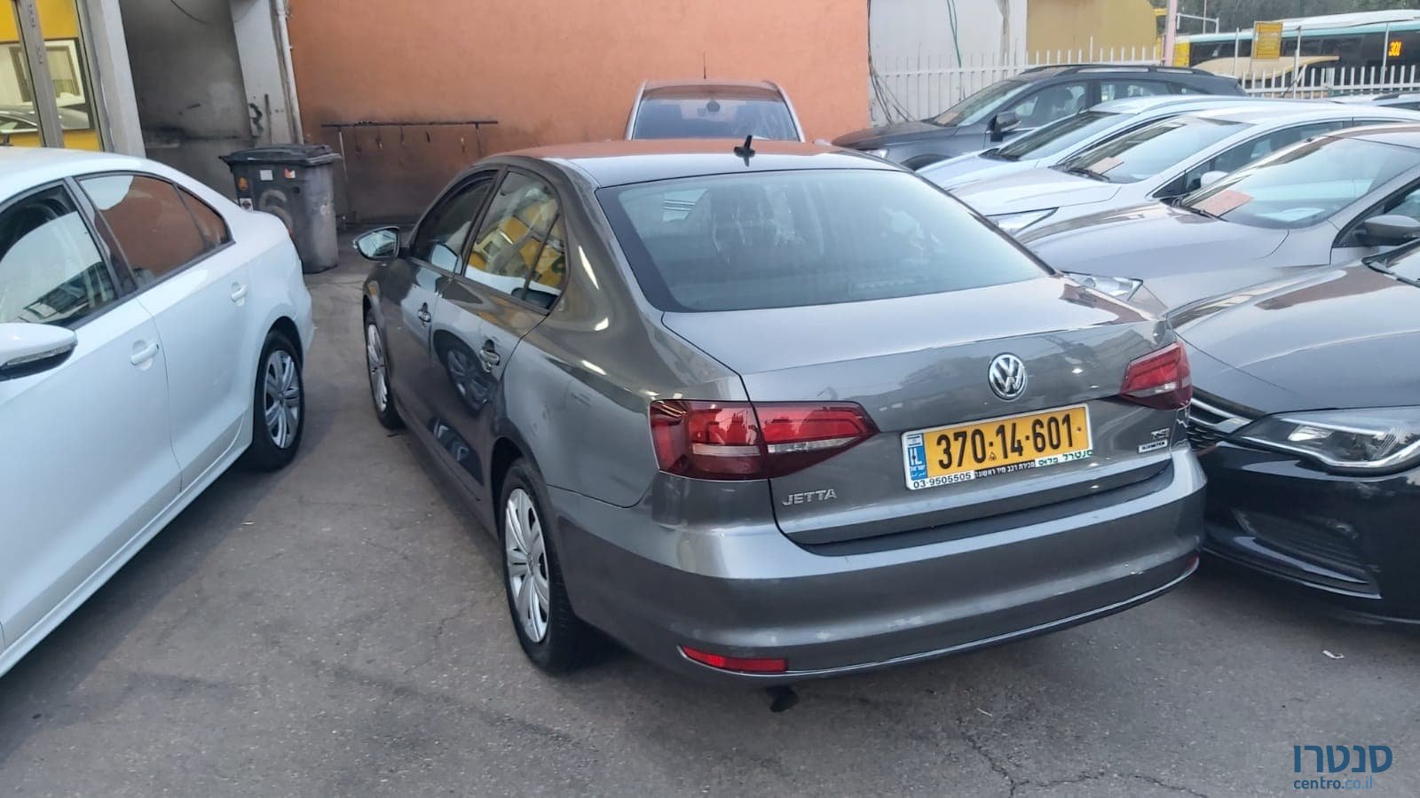 2018' Volkswagen Jetta photo #2